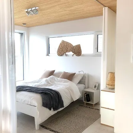 Grosszuegiges Penthouse-loft - Modern Moebliert Mit Einbaukueche In Zentraler Und Ruhiger Lage